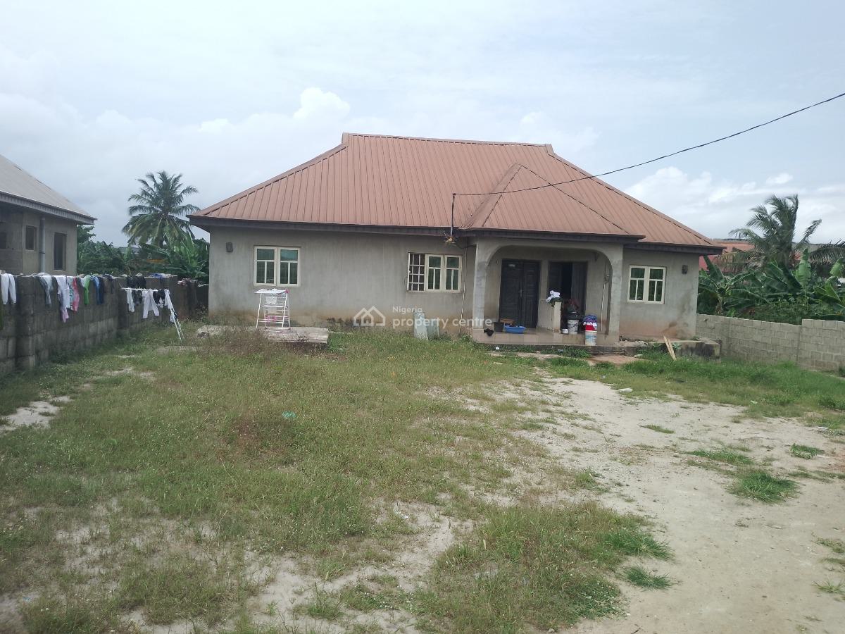2 Bedrooms Bungalow with Bq, Wagbare Off Oreta Road, Igbogbo, Ikorodu, Lagos, Detached Bungalow for Sale