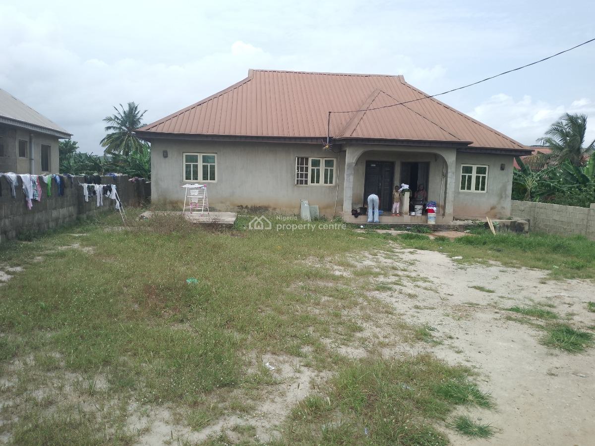 2 Bedrooms Bungalow with Bq, Wagbare Off Oreta Road, Igbogbo, Ikorodu, Lagos, Detached Bungalow for Sale