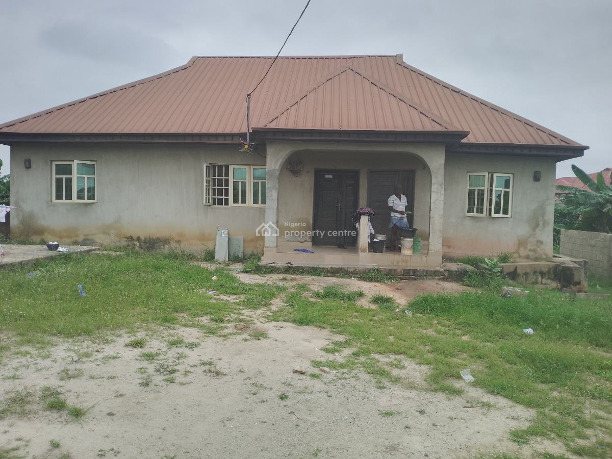 2 Bedrooms Bungalow with Bq, Wagbare Off Oreta Road, Igbogbo, Ikorodu, Lagos, Detached Bungalow for Sale