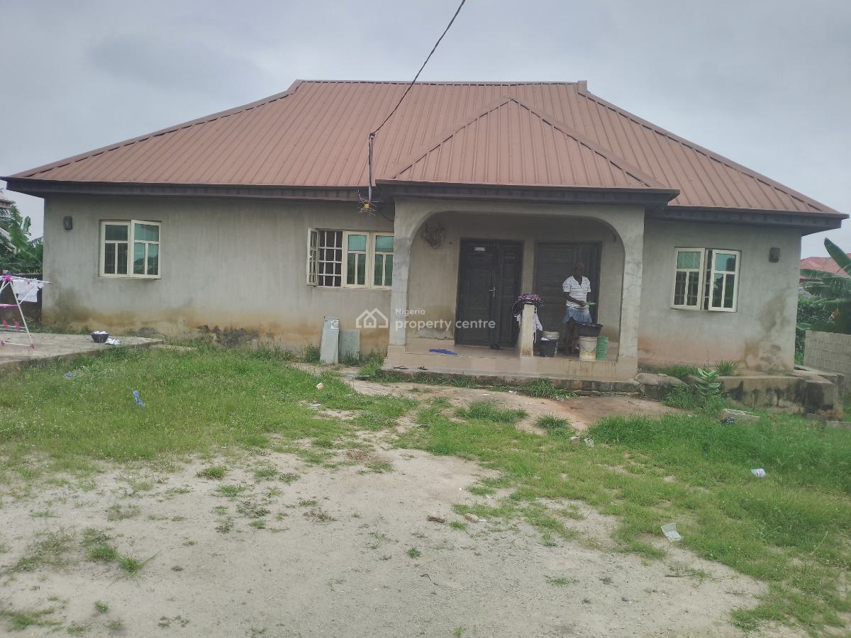 2 Bedrooms Bungalow with Bq, Wagbare Off Oreta Road, Igbogbo, Ikorodu, Lagos, Detached Bungalow for Sale