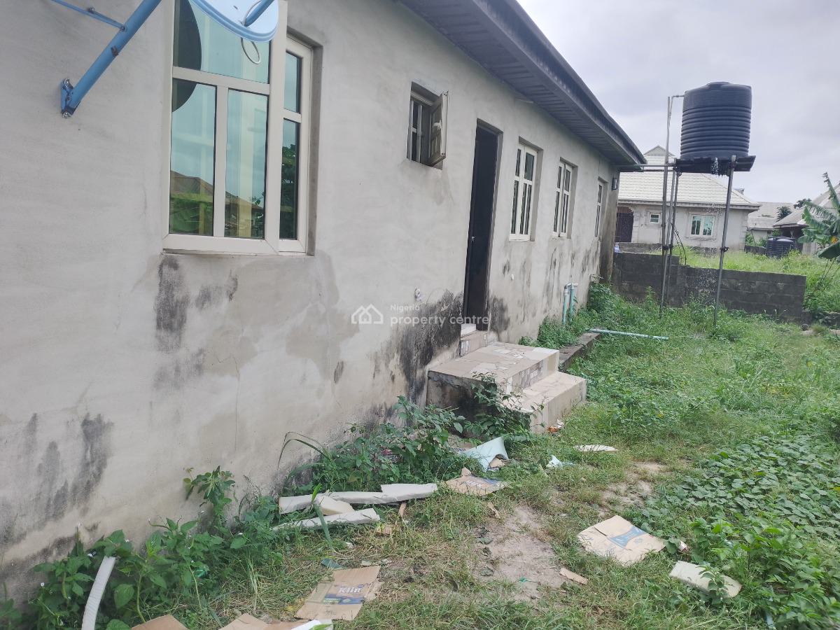 2 Bedrooms Bungalow with Bq, Wagbare Off Oreta Road, Igbogbo, Ikorodu, Lagos, Detached Bungalow for Sale