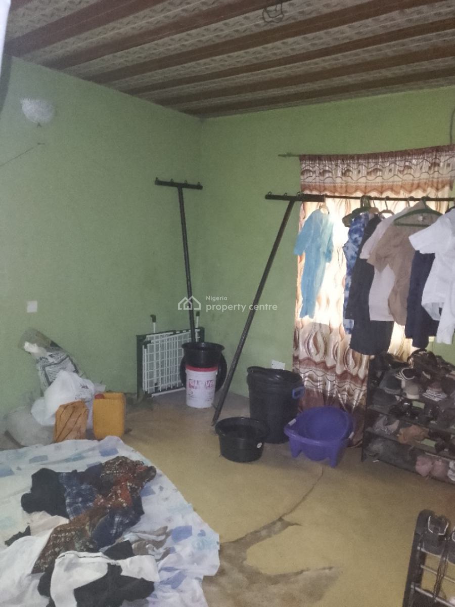 2 Bedrooms Bungalow with Bq, Wagbare Off Oreta Road, Igbogbo, Ikorodu, Lagos, Detached Bungalow for Sale