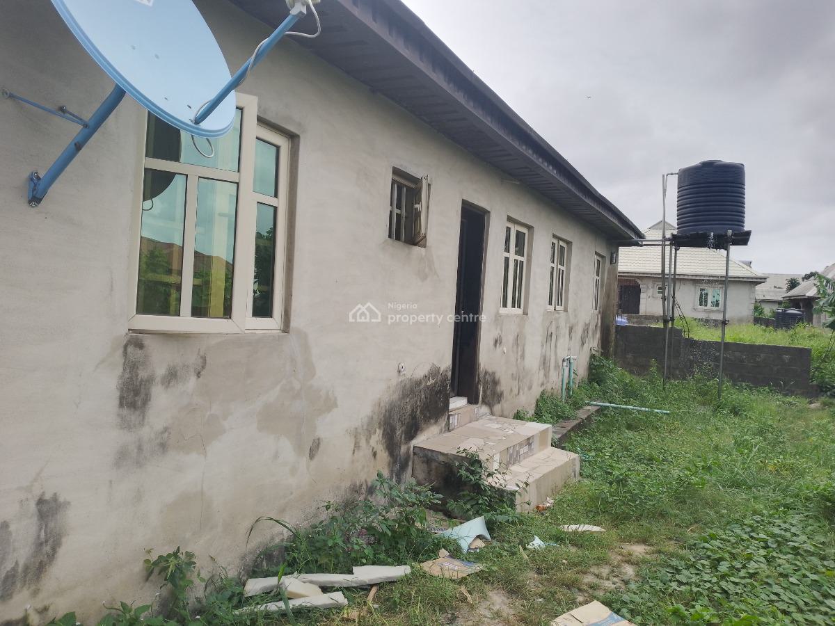 2 Bedrooms Bungalow with Bq, Wagbare Off Oreta Road, Igbogbo, Ikorodu, Lagos, Detached Bungalow for Sale