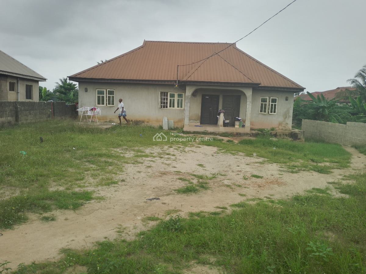 2 Bedrooms Bungalow with Bq, Wagbare Off Oreta Road, Igbogbo, Ikorodu, Lagos, Detached Bungalow for Sale