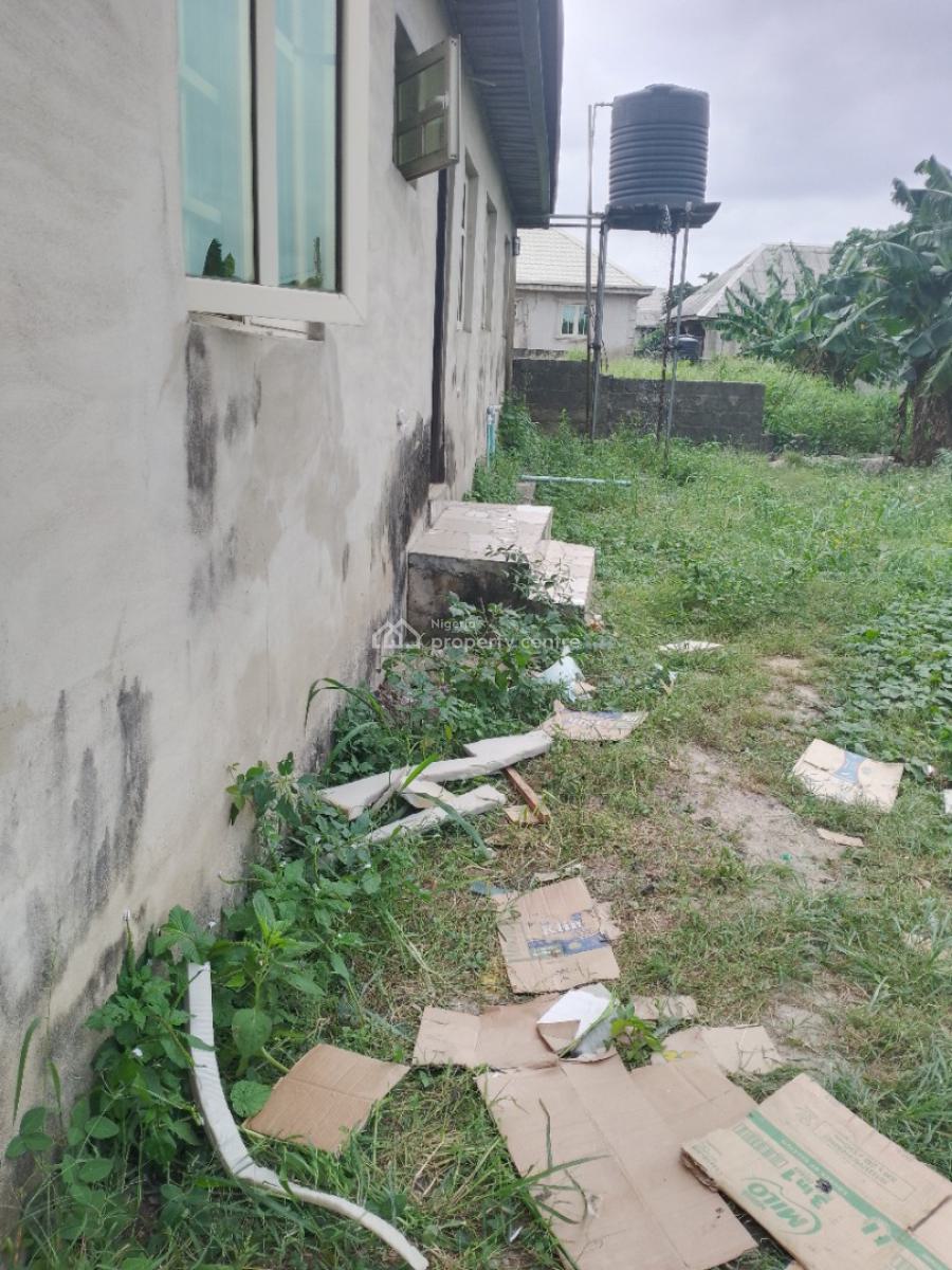 2 Bedrooms Bungalow with Bq, Wagbare Off Oreta Road, Igbogbo, Ikorodu, Lagos, Detached Bungalow for Sale