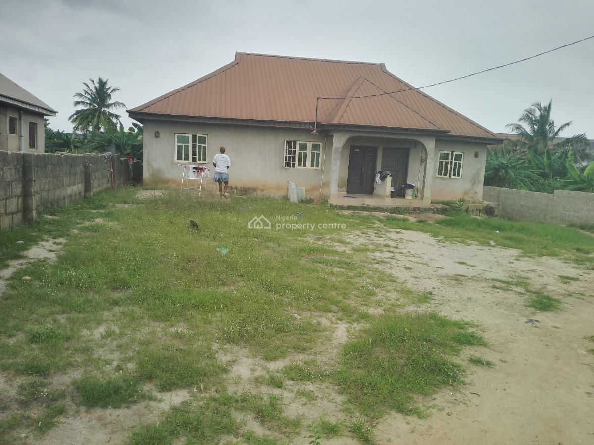 2 Bedrooms Bungalow with Bq, Wagbare Off Oreta Road, Igbogbo, Ikorodu, Lagos, Detached Bungalow for Sale