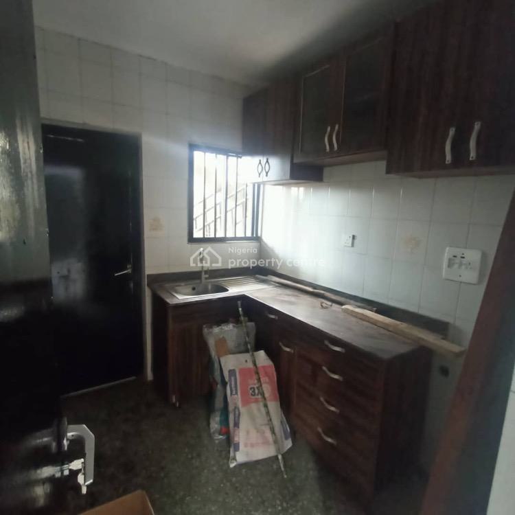 Spacious 3 Bedroom, Borno Way, Ebute Metta West, Yaba, Lagos, Flat / Apartment for Rent