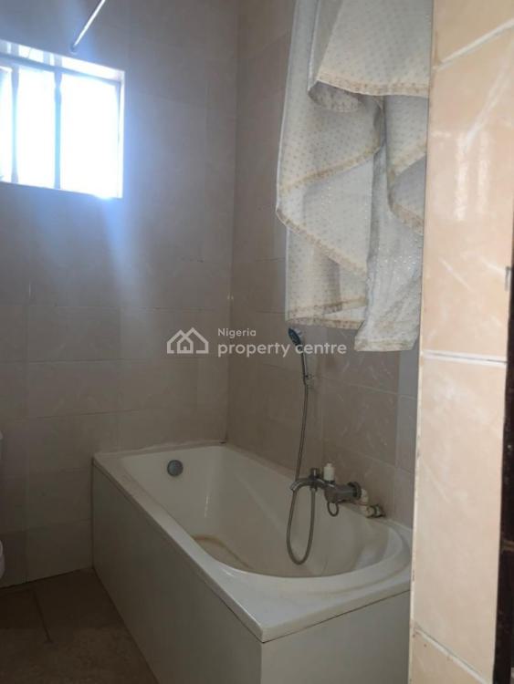 Standard 3 Bedroom Apartment with a Room Bq, Guzape District, Abuja, Flat / Apartment for Rent