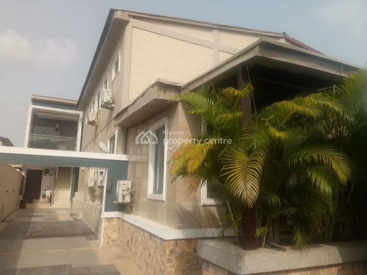 For Sale Exquisitely Finished Duplex, Dolphin Estate, Ikoyi, Lagos 4 Beds, 6 Baths (Ref 1892860)
