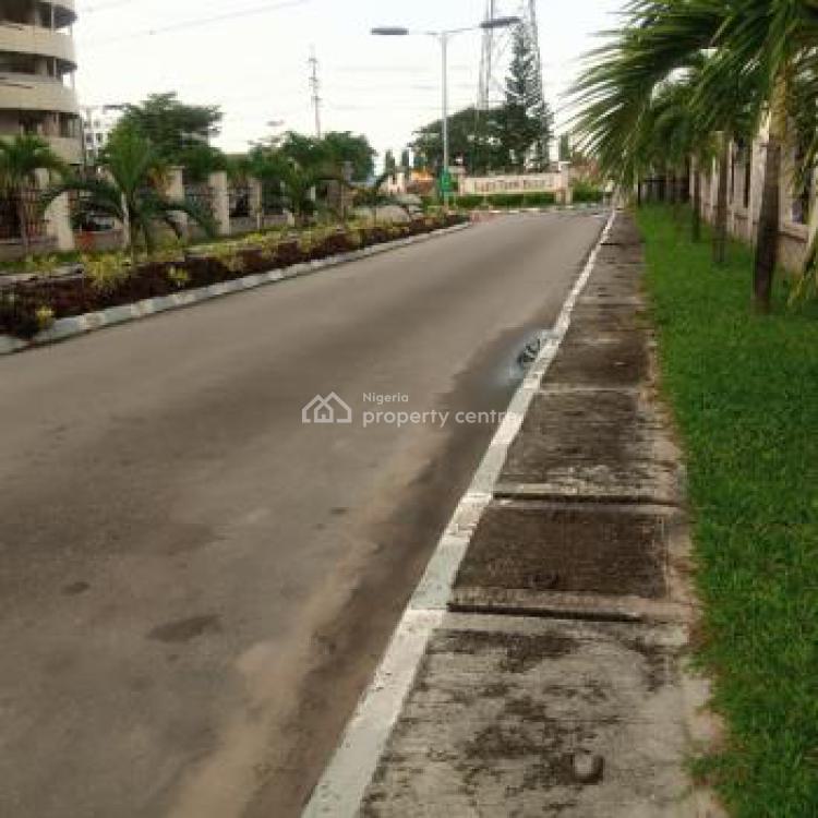 For Sale Measuring 600 Square Meters Bare Land, Lake View Park 1