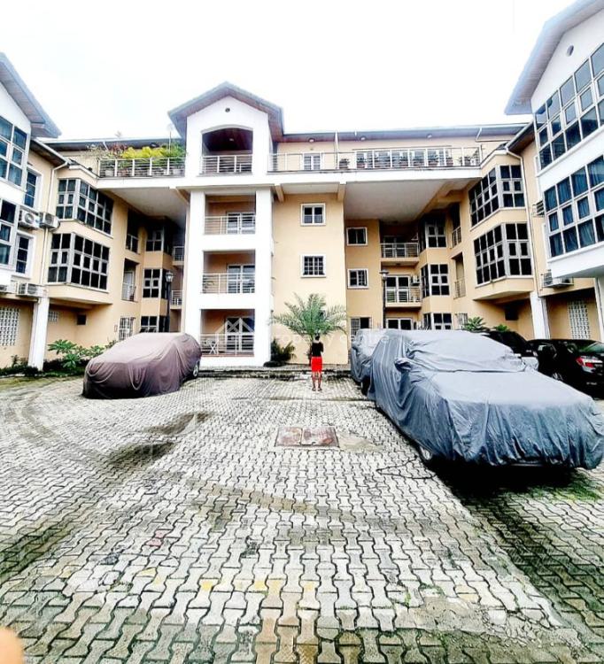 Massive 3 Bedrooms Penthouse Apartment, Lekki Phase 1, Lekki, Lagos, Flat / Apartment for Sale