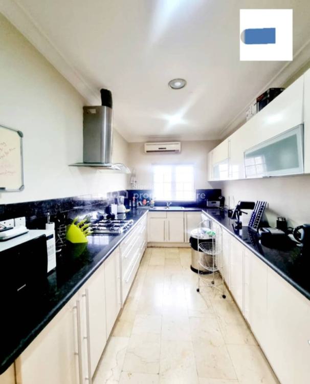 Massive 3 Bedrooms Penthouse Apartment, Lekki Phase 1, Lekki, Lagos, Flat / Apartment for Sale