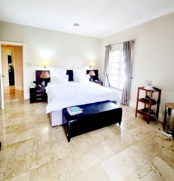 Massive 3 Bedrooms Penthouse Apartment, Lekki Phase 1, Lekki, Lagos, Flat / Apartment for Sale