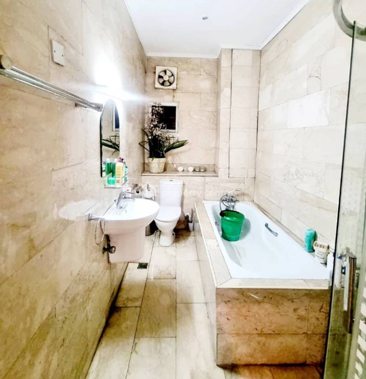 Massive 3 Bedrooms Penthouse Apartment, Lekki Phase 1, Lekki, Lagos, Flat / Apartment for Sale