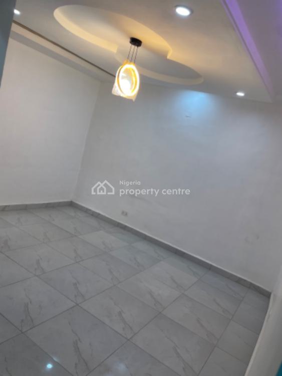 For Rent 2 Bedrooms, Guru Estate, Ogba, Ikeja, Lagos 2 Beds, 2 Baths