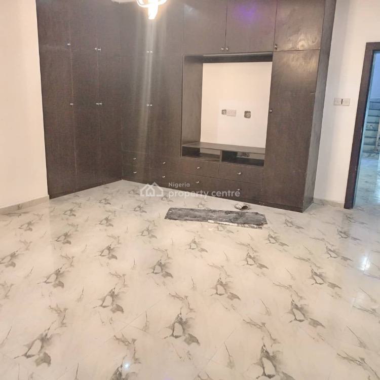 Distress 4 Bedrooms Duplex with 2 Rooms Bq in an Estate, Rivtaf Golf Estate, Port Harcourt, Rivers, Semi-detached Duplex for Sale