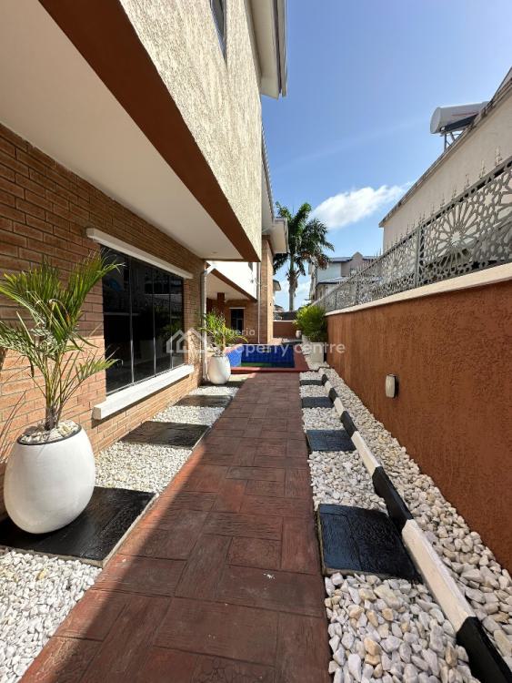 Expansive Family Entertainer in Blue Chip Locale, Admiralty Way, Lekki Phase 1, Lekki, Lagos, Detached Duplex for Sale