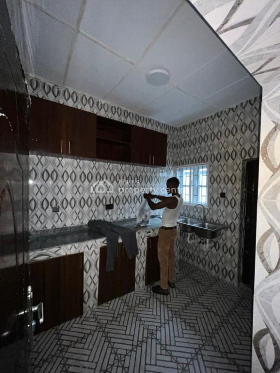 Nicely Built 3 Bedroom Flat, Adeoje Estate, Akala Expressway, Apata, Ibadan, Oyo, Flat / Apartment for Rent