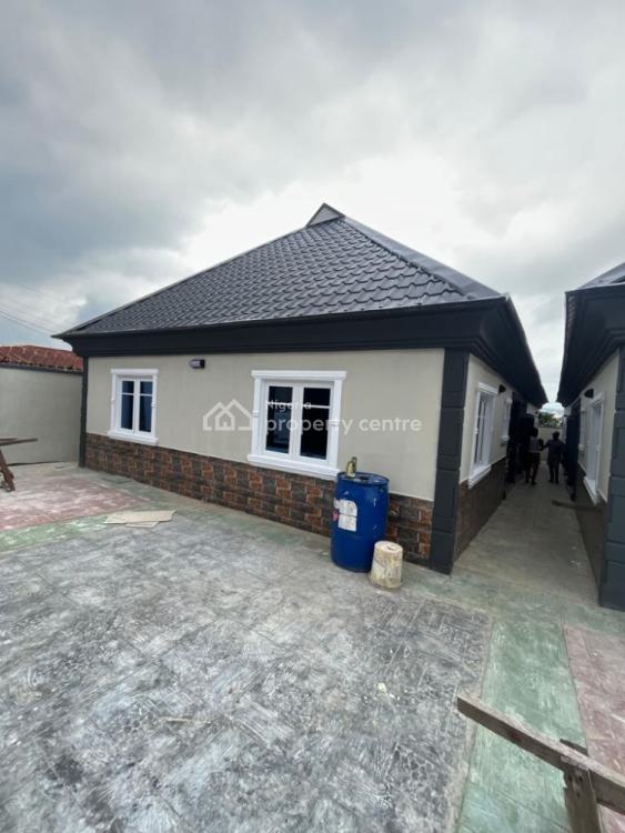 Nicely Built 3 Bedroom Flat, Adeoje Estate, Akala Expressway, Apata, Ibadan, Oyo, Flat / Apartment for Rent