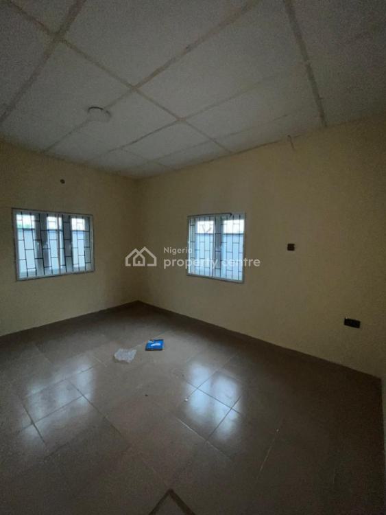 Nicely Built 3 Bedroom Flat, Adeoje Estate, Akala Expressway, Apata, Ibadan, Oyo, Flat / Apartment for Rent