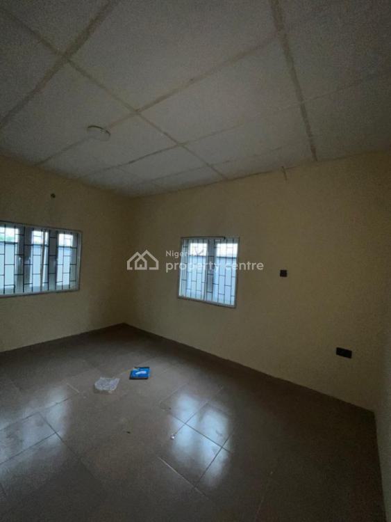 Nicely Built 3 Bedroom Flat, Adeoje Estate, Akala Expressway, Apata, Ibadan, Oyo, Flat / Apartment for Rent