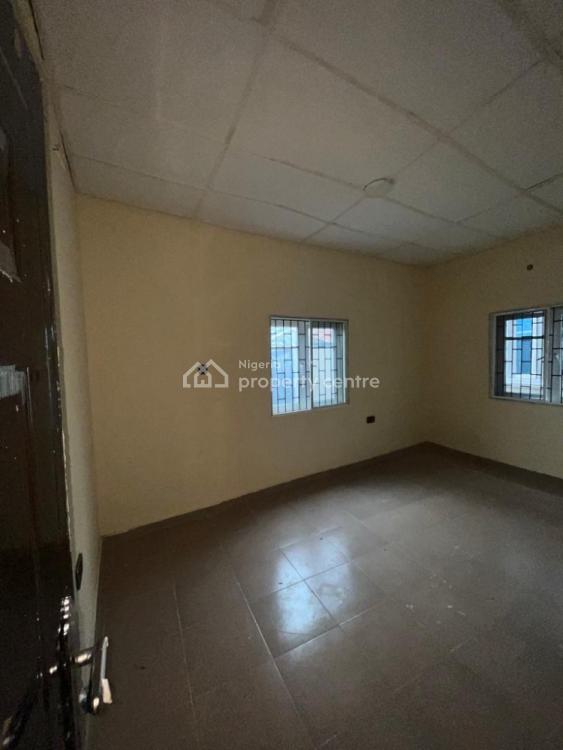 Nicely Built 3 Bedroom Flat, Adeoje Estate, Akala Expressway, Apata, Ibadan, Oyo, Flat / Apartment for Rent