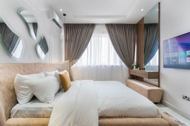 Luxury 2 Bedroom Apartment with Swimming Pool and Gym, Off Admiralty Road, Lekki Phase 1, Lekki, Lagos, Flat / Apartment Short Let