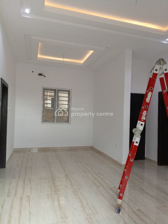 For Rent: 2 Bedroom Super Luxurious Flat, Lekki Scheme 2, Off Ogombo