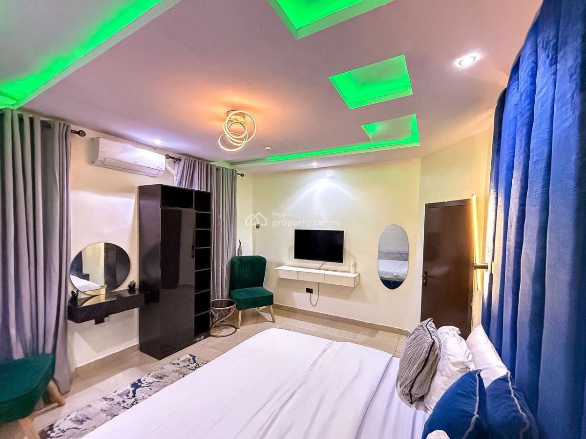 2 Bedrooms Luxury Apartment, Moradeun, Gra Phase 2, Magodo, Lagos, Flat / Apartment Short Let