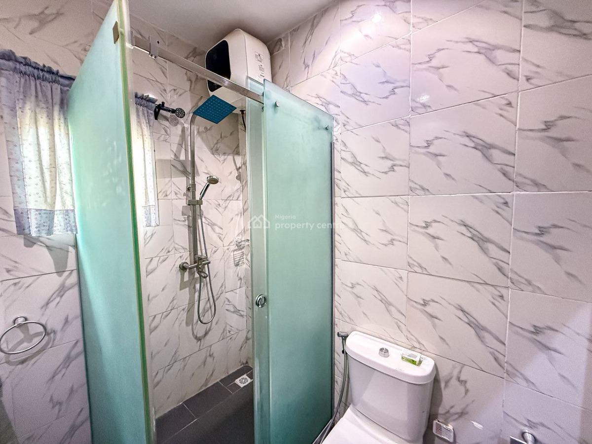 2 Bedrooms Luxury Apartment, Moradeun, Gra Phase 2, Magodo, Lagos, Flat / Apartment Short Let