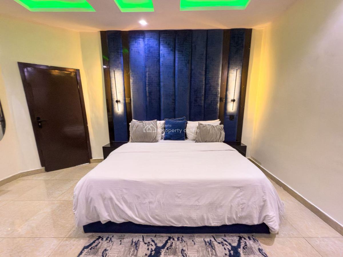 2 Bedrooms Luxury Apartment, Moradeun, Gra Phase 2, Magodo, Lagos, Flat / Apartment Short Let