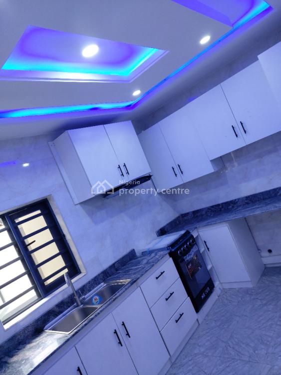 Magnificent 2 Bedroom Flat, 41, Hopevile Estate, Lekki Phase 2, Lekki, Lagos, Flat / Apartment for Rent