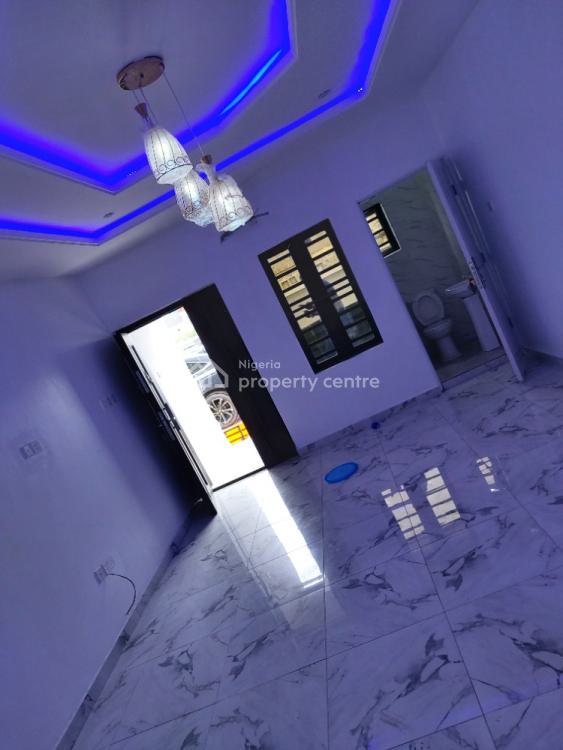 Magnificent 2 Bedroom Flat, 41, Hopevile Estate, Lekki Phase 2, Lekki, Lagos, Flat / Apartment for Rent