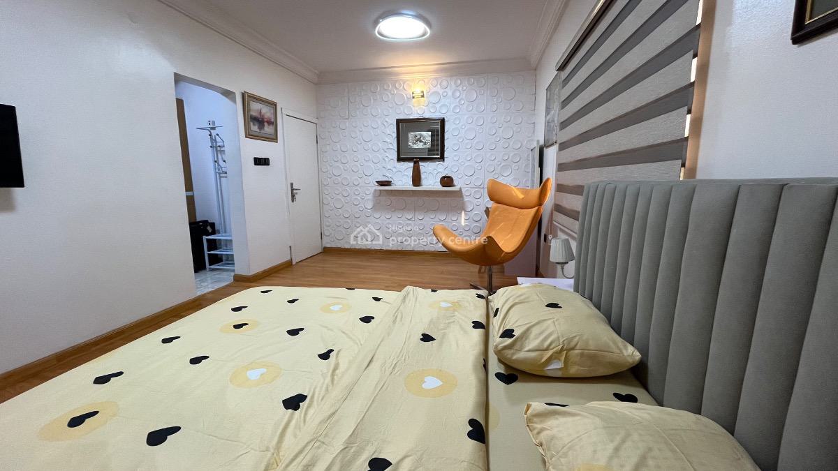 Luxury Two Bedrooms Apartment Well Furnished, All Rooms En-suite, No. 8c, Olukole Close, Off Ajao Street, Olufemi Road, Ogunlana, Surulere, Lagos, Flat / Apartment Short Let