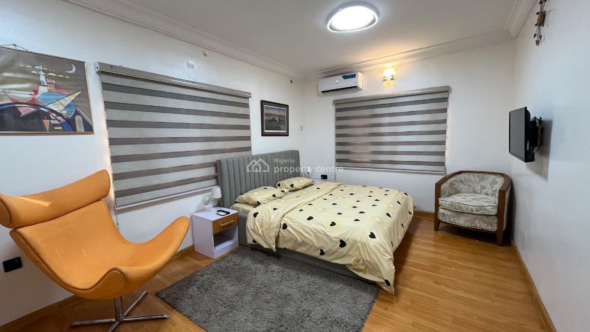 Luxury Two Bedrooms Apartment Well Furnished, All Rooms En-suite, No. 8c, Olukole Close, Off Ajao Street, Olufemi Road, Ogunlana, Surulere, Lagos, Flat / Apartment Short Let