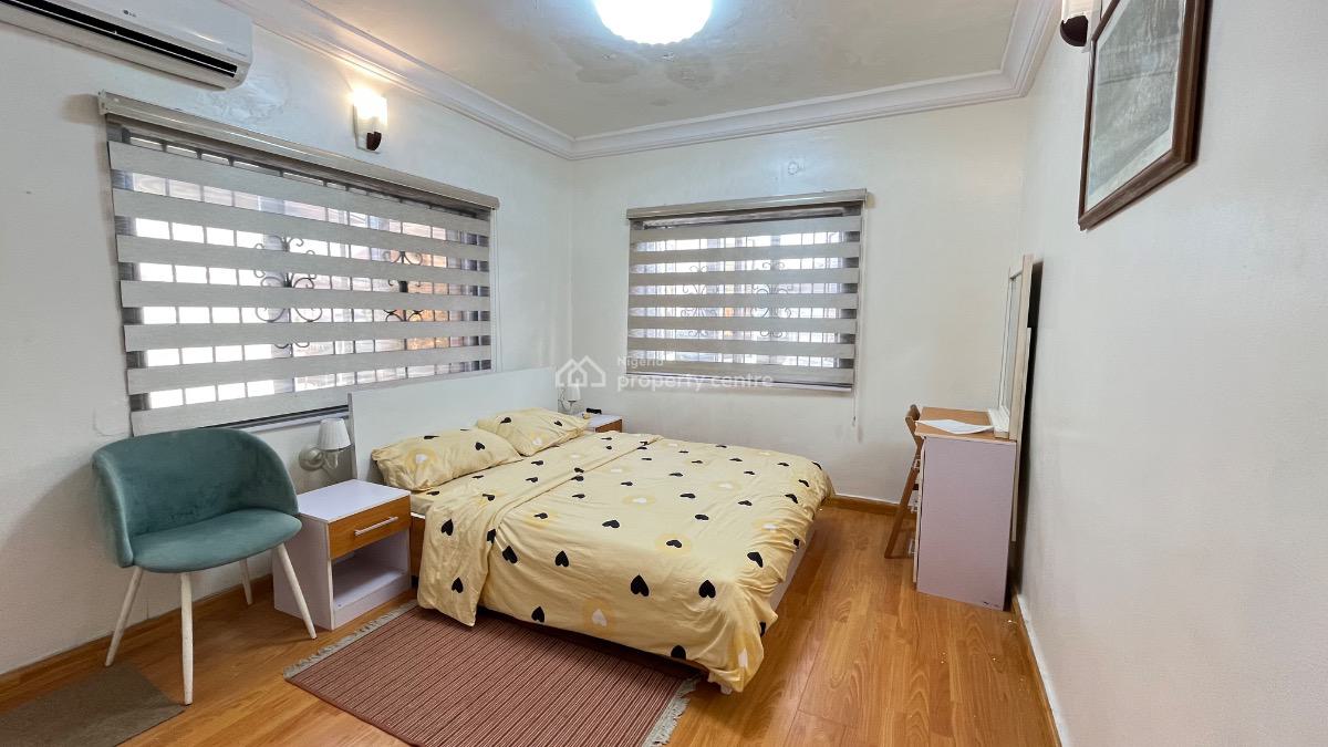 Luxury Two Bedrooms Apartment Well Furnished, All Rooms En-suite, No. 8c, Olukole Close, Off Ajao Street, Olufemi Road, Ogunlana, Surulere, Lagos, Flat / Apartment Short Let