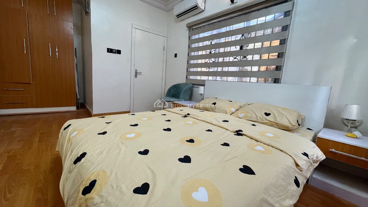 Luxury Two Bedrooms Apartment Well Furnished, All Rooms En-suite, No. 8c, Olukole Close, Off Ajao Street, Olufemi Road, Ogunlana, Surulere, Lagos, Flat / Apartment Short Let