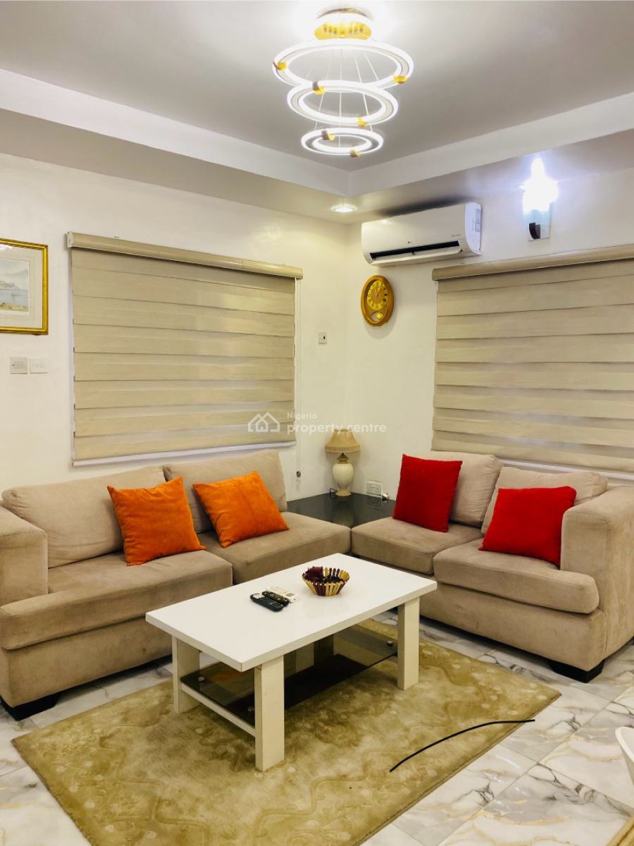 2 Bedrooms Apartment, No 8c Olukole Close, Off Ajao Street, Olufemi Road, Ogunlana, Surulere, Lagos, Flat / Apartment Short Let