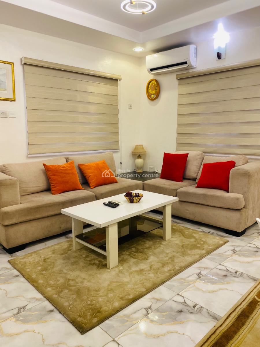 2 Bedrooms Apartment, No 8c Olukole Close, Off Ajao Street, Olufemi Road, Ogunlana, Surulere, Lagos, Flat / Apartment Short Let