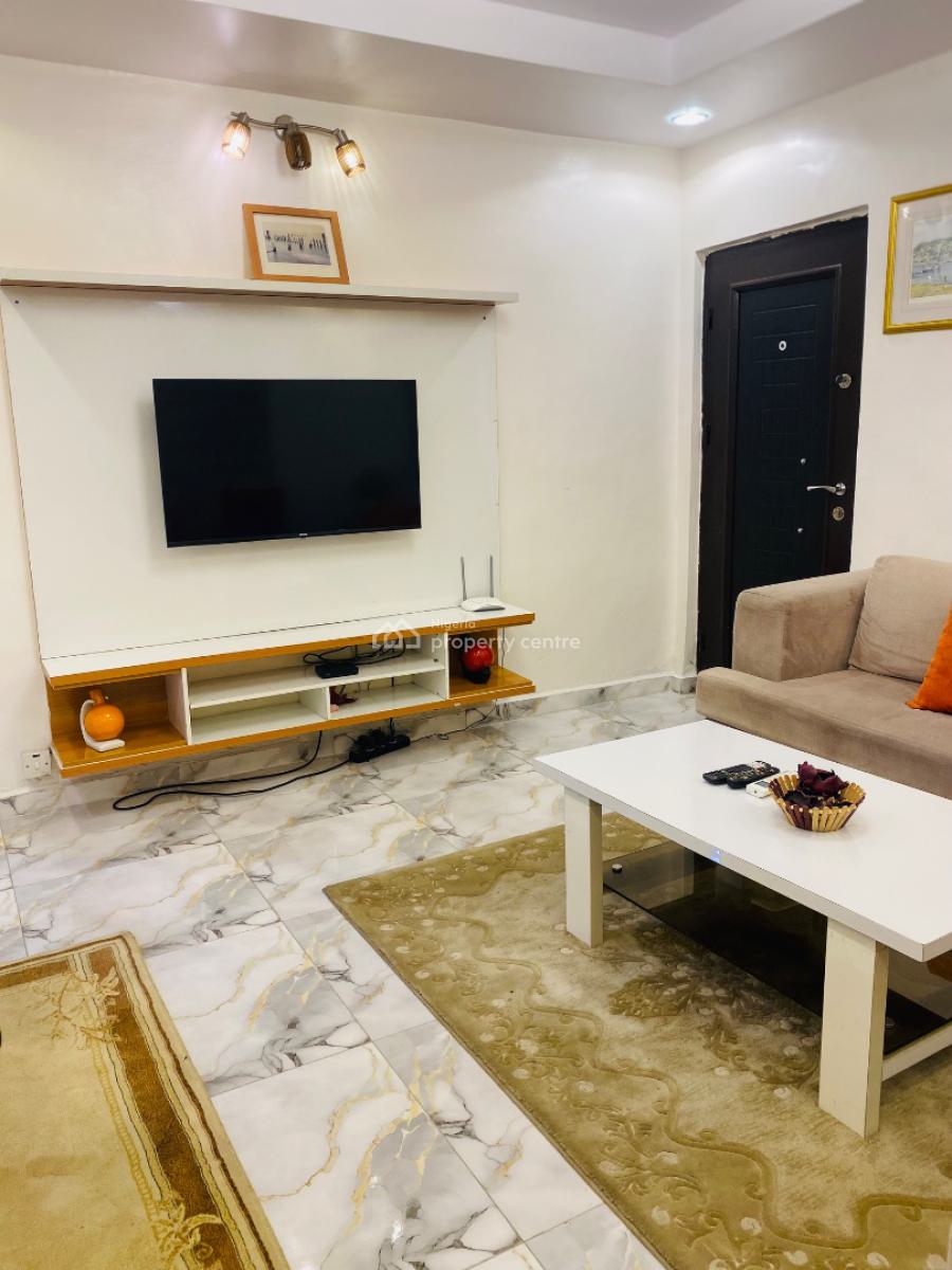 2 Bedrooms Apartment, No 8c Olukole Close, Off Ajao Street, Olufemi Road, Ogunlana, Surulere, Lagos, Flat / Apartment Short Let