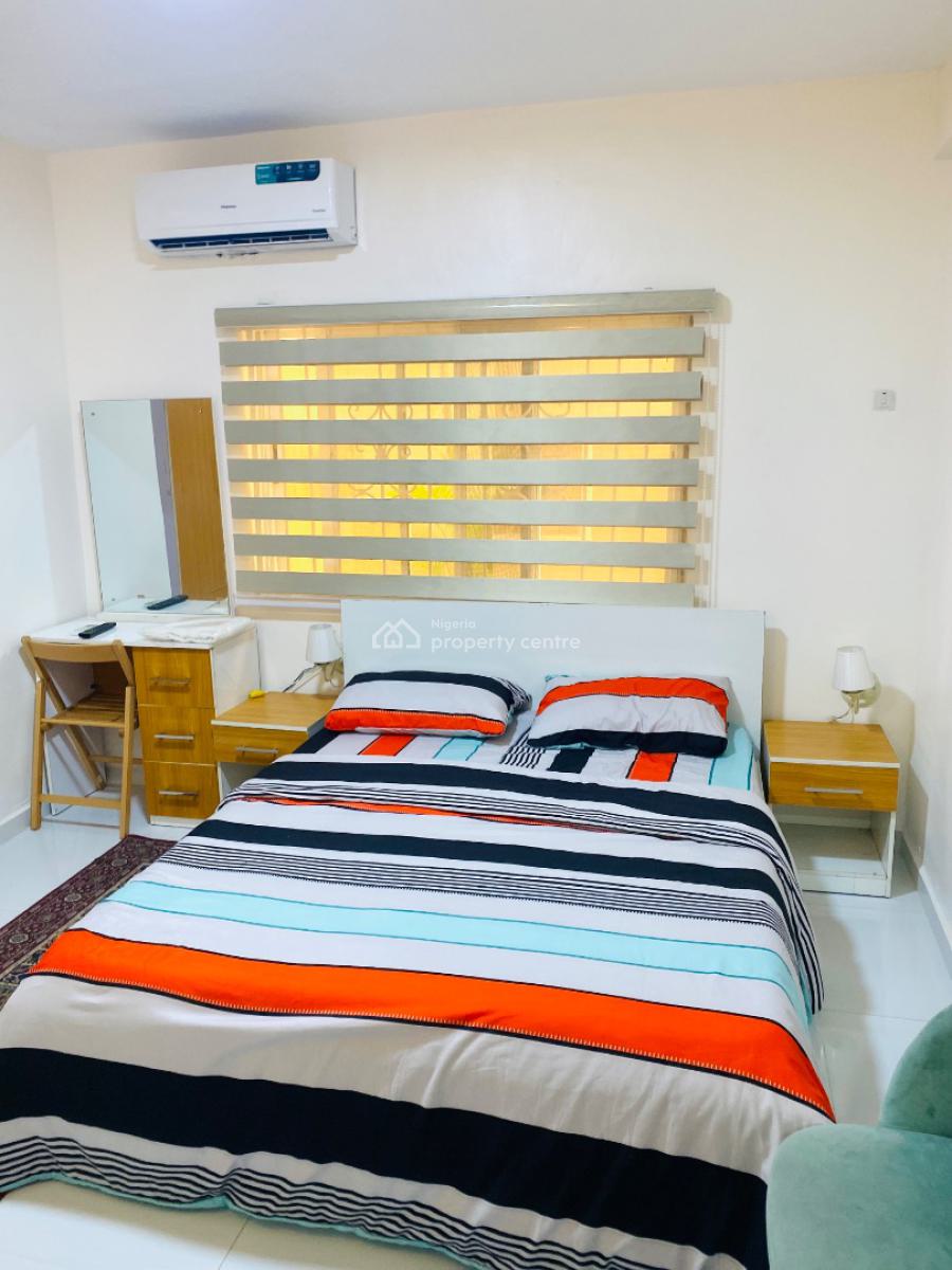 2 Bedrooms Apartment, No 8c Olukole Close, Off Ajao Street, Olufemi Road, Ogunlana, Surulere, Lagos, Flat / Apartment Short Let