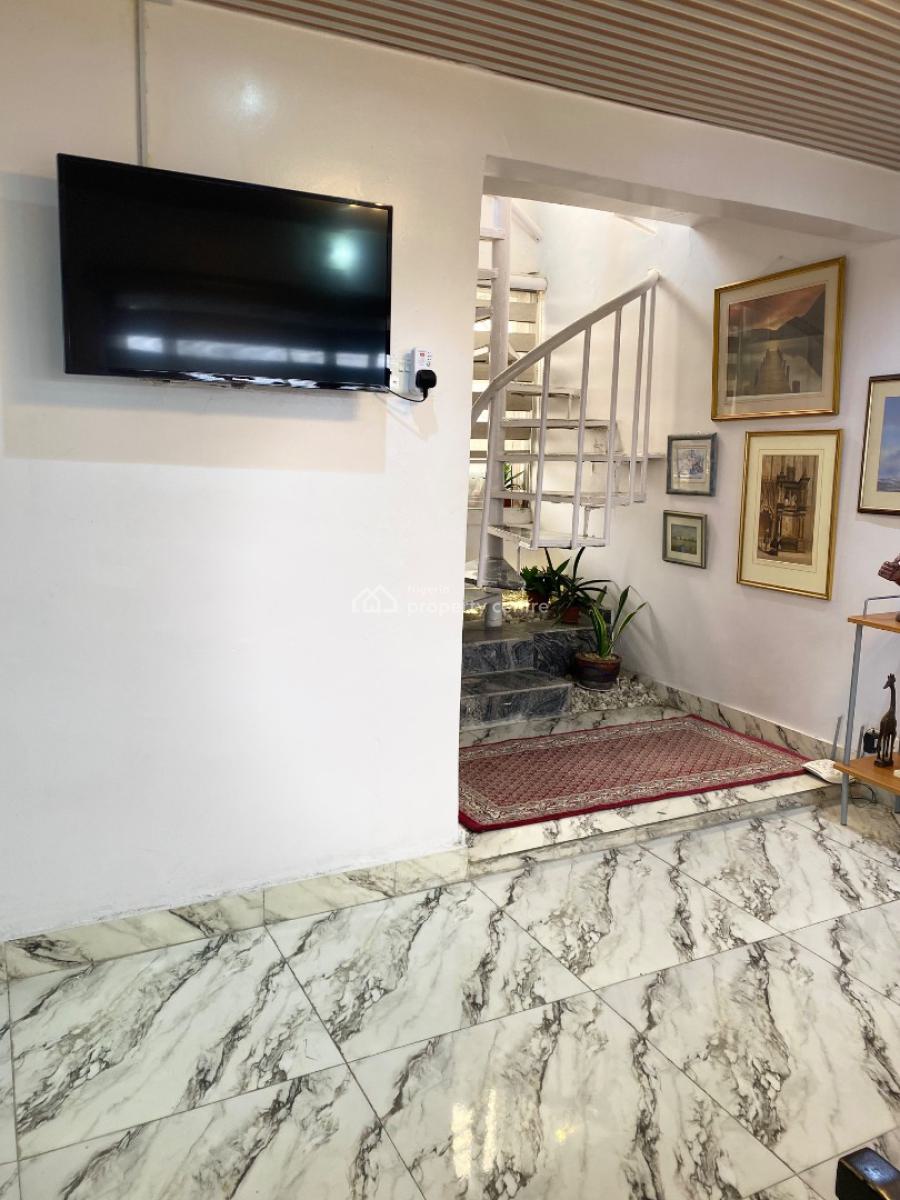 Luxury 1 Bedroom Penthouse Apartment, 8c Olukole Close, Off Ajao Street, Olufemi Road, Ogunlana, Surulere, Lagos, Mini Flat (room and Parlour) Short Let