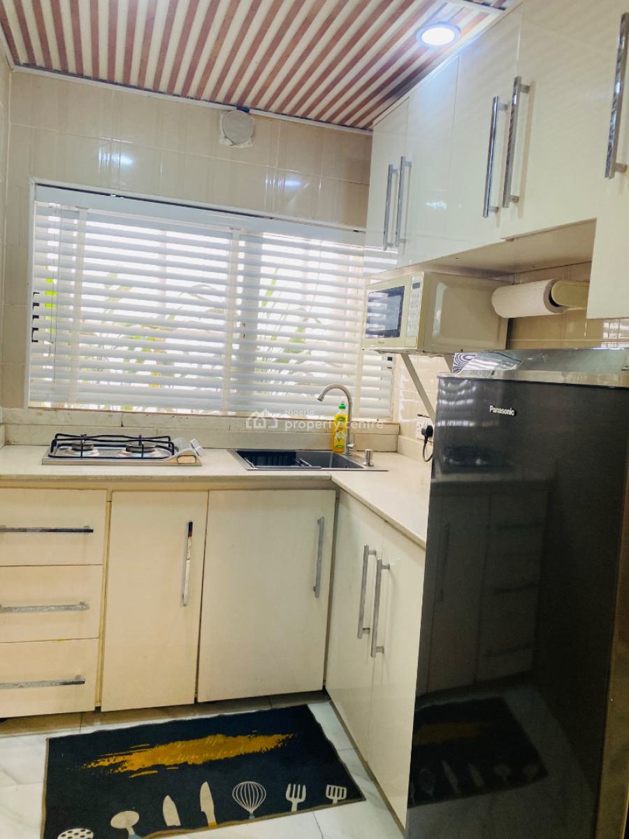 Luxury 1 Bedroom Penthouse Apartment, 8c Olukole Close, Off Ajao Street, Olufemi Road, Ogunlana, Surulere, Lagos, Mini Flat (room and Parlour) Short Let