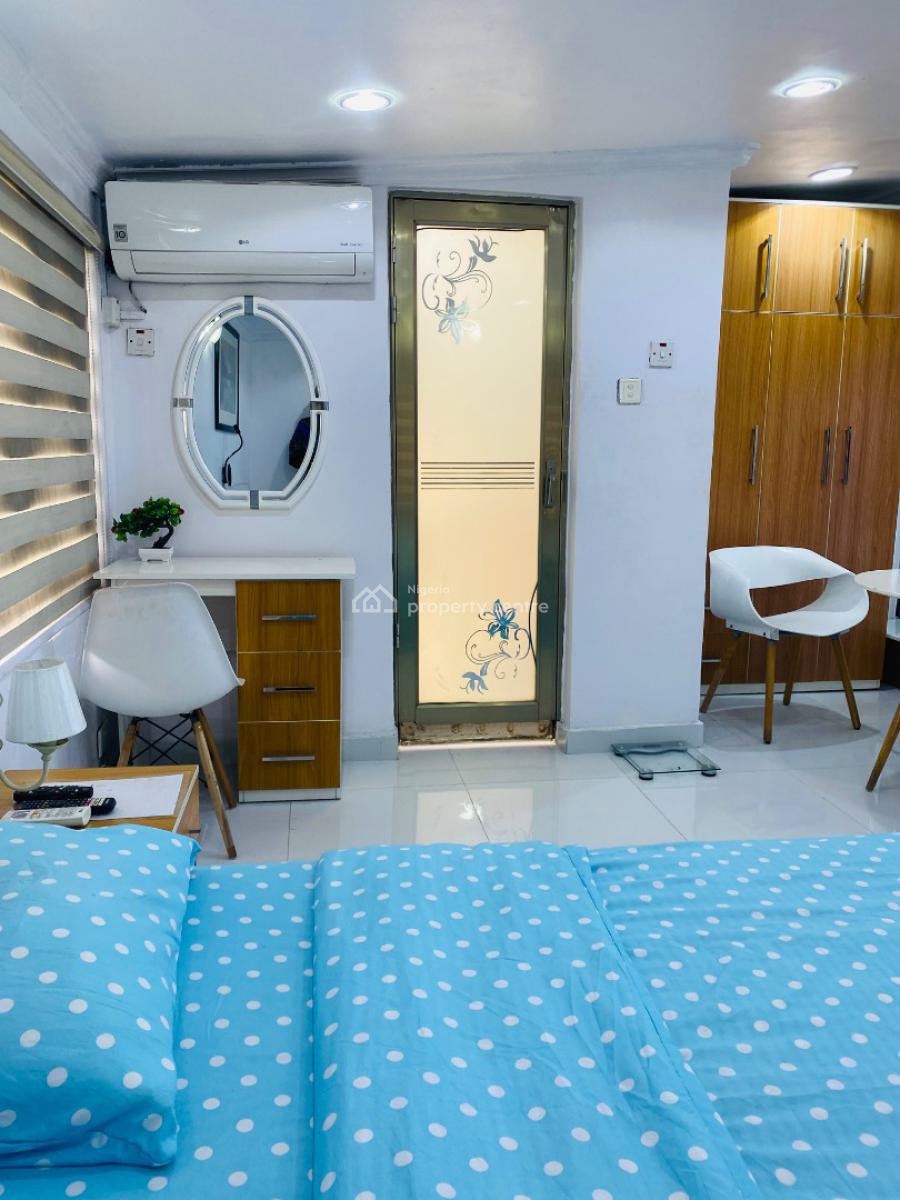 Luxury 1 Bedroom Penthouse Apartment, 8c Olukole Close, Off Ajao Street, Olufemi Road, Ogunlana, Surulere, Lagos, Mini Flat (room and Parlour) Short Let