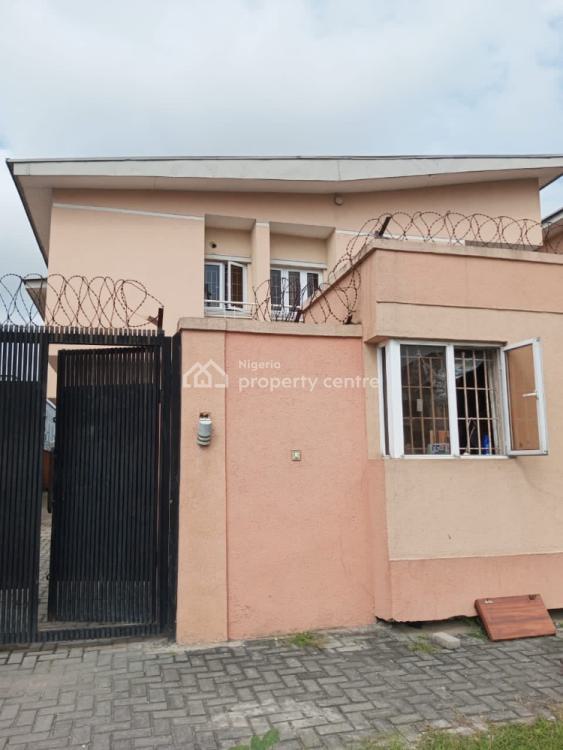 Beautiful Spacious Well Maintained 3 Bedrooms, Lekki Phase 1, Lekki, Lagos, Flat / Apartment for Rent