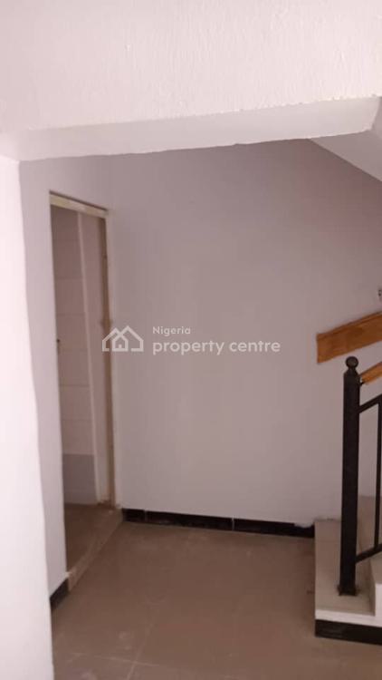 Very Nice 2 Bedroom Maisonnette with an Open Plan Kitchen, Bakare Estate, Agungi, Lekki, Lagos, Flat / Apartment for Rent