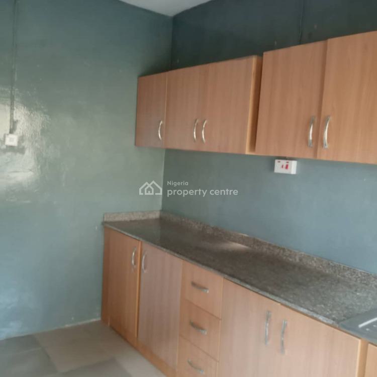 Luxury and Exquisite 3 Bedroom (upstairs), Off Fashoro Street,by Western Avenue, Surulere, Lagos, Flat / Apartment for Rent