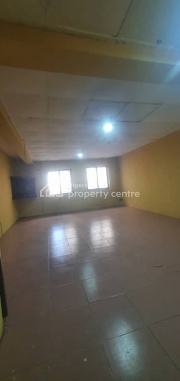 Very Spacious 3 Bedroom Flat (upstairs), Off Herbert Macaulay Way,, Yaba, Lagos, Flat / Apartment for Rent
