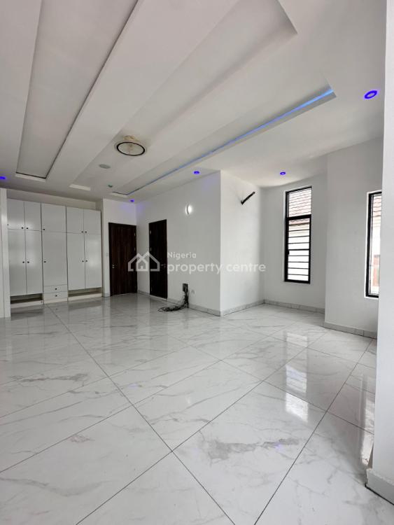 For Sale Luxury House, Agungi, Lekki, Lagos 5 Beds, 5 Baths