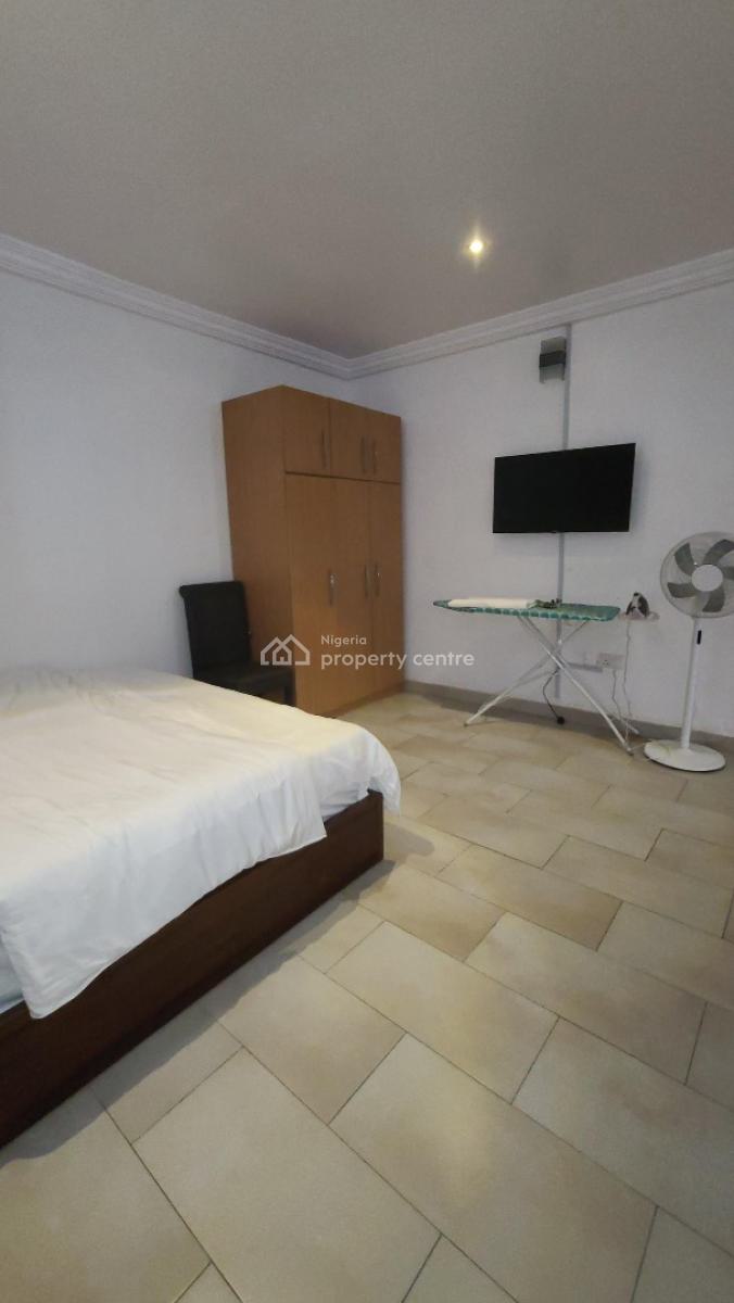 Nice 1 Bedroom with Swimming Pool & Golf, Ikeja Gra, Ikeja, Lagos, Mini Flat (room and Parlour) Short Let